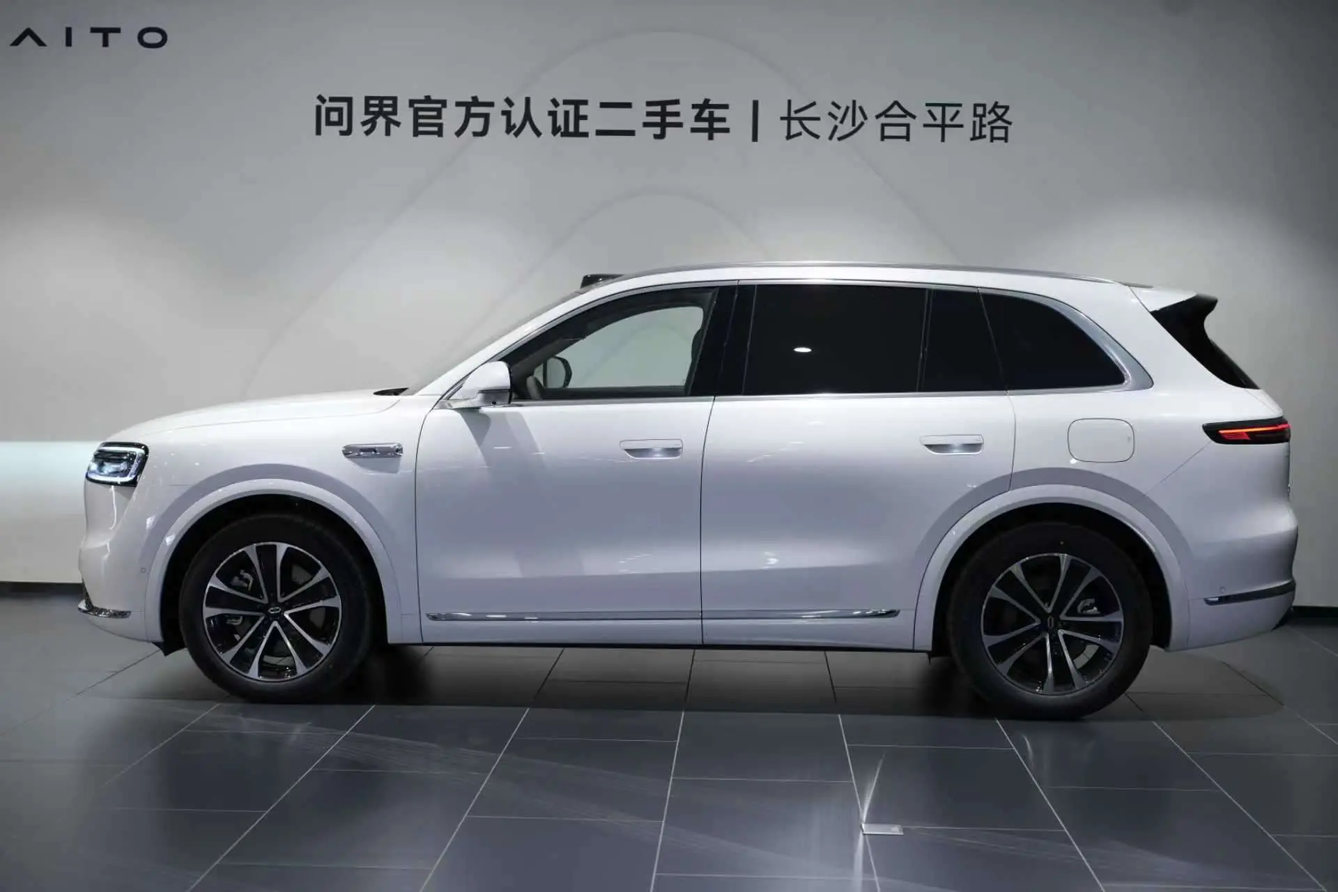 AITO M7 (Wenjie M7)  из Китая