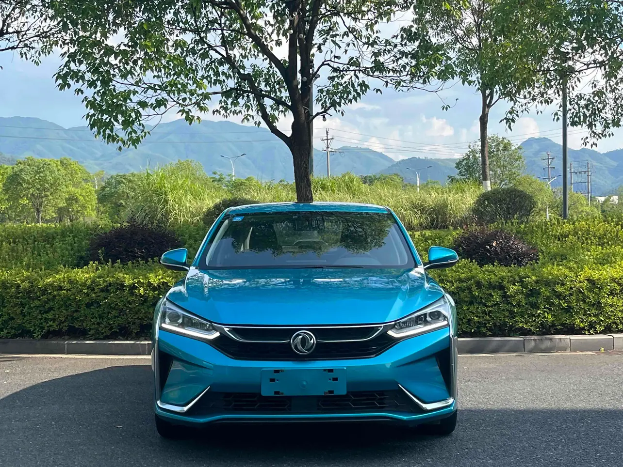 Dongfeng Yixuan  из Китая