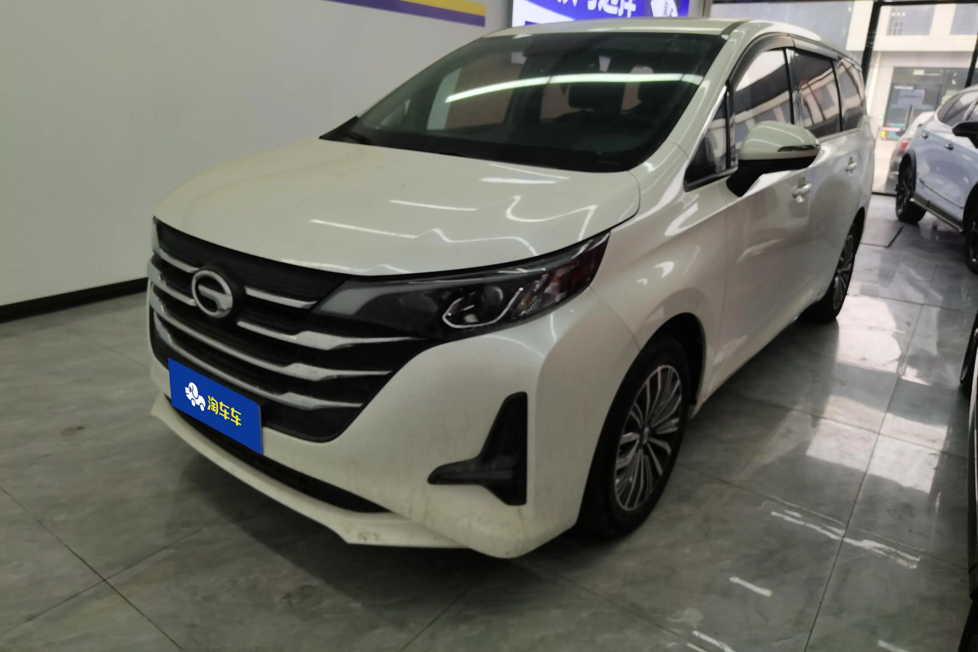 GAC Trumpchi M6  из Китая