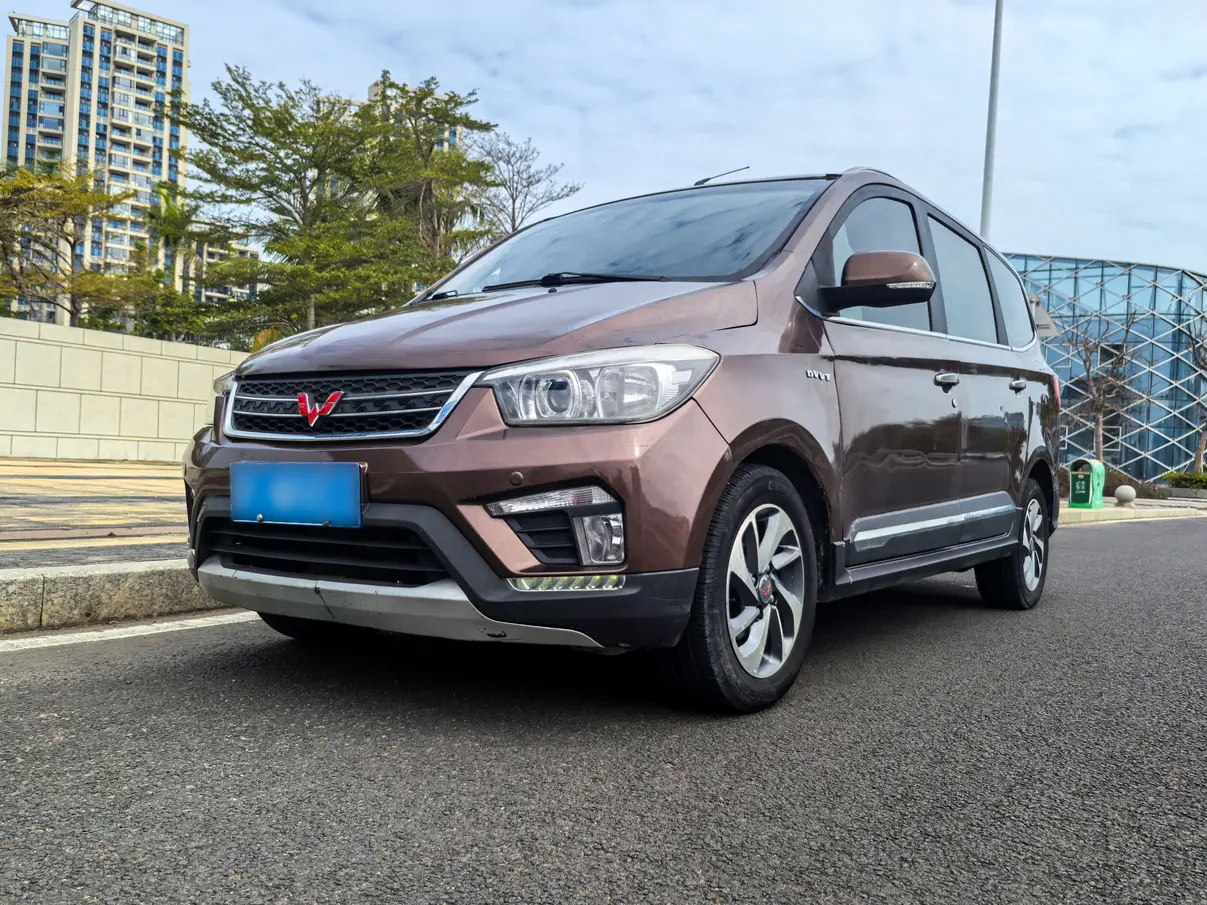 Wuling Hongguang  из Китая