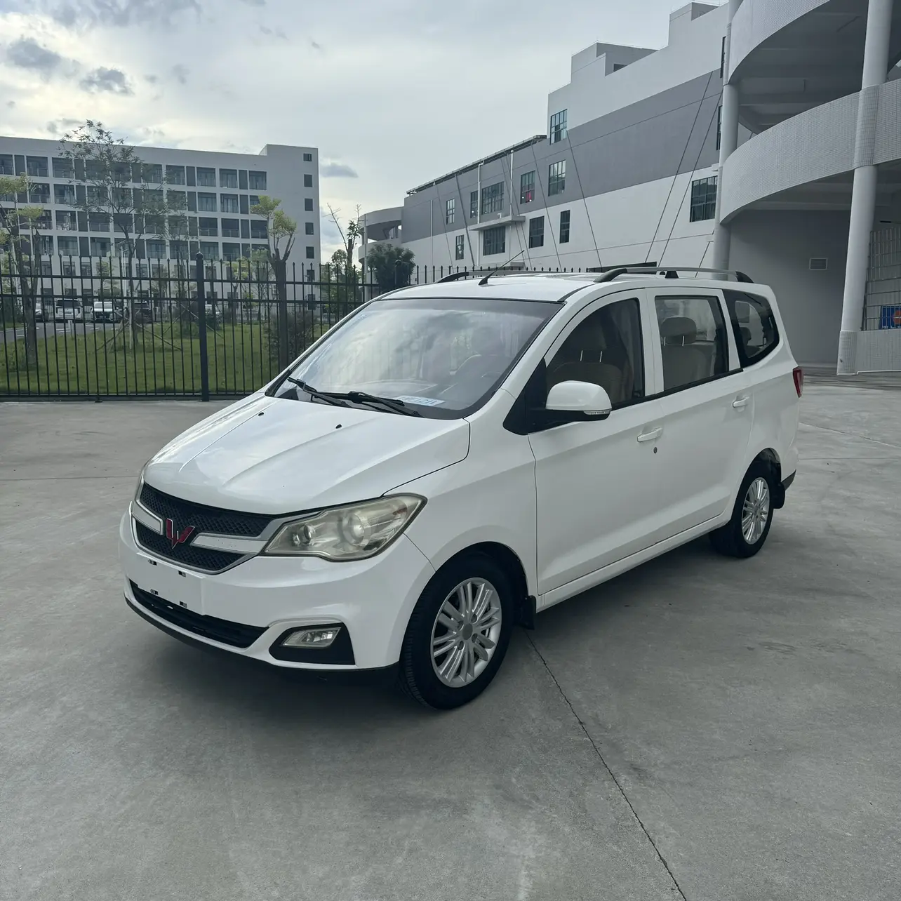 Wuling Hongguang  из Китая