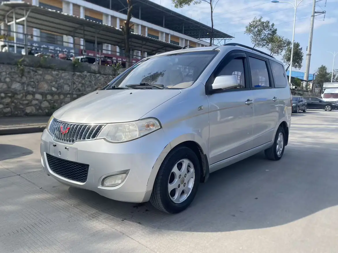 Wuling Hongguang  из Китая