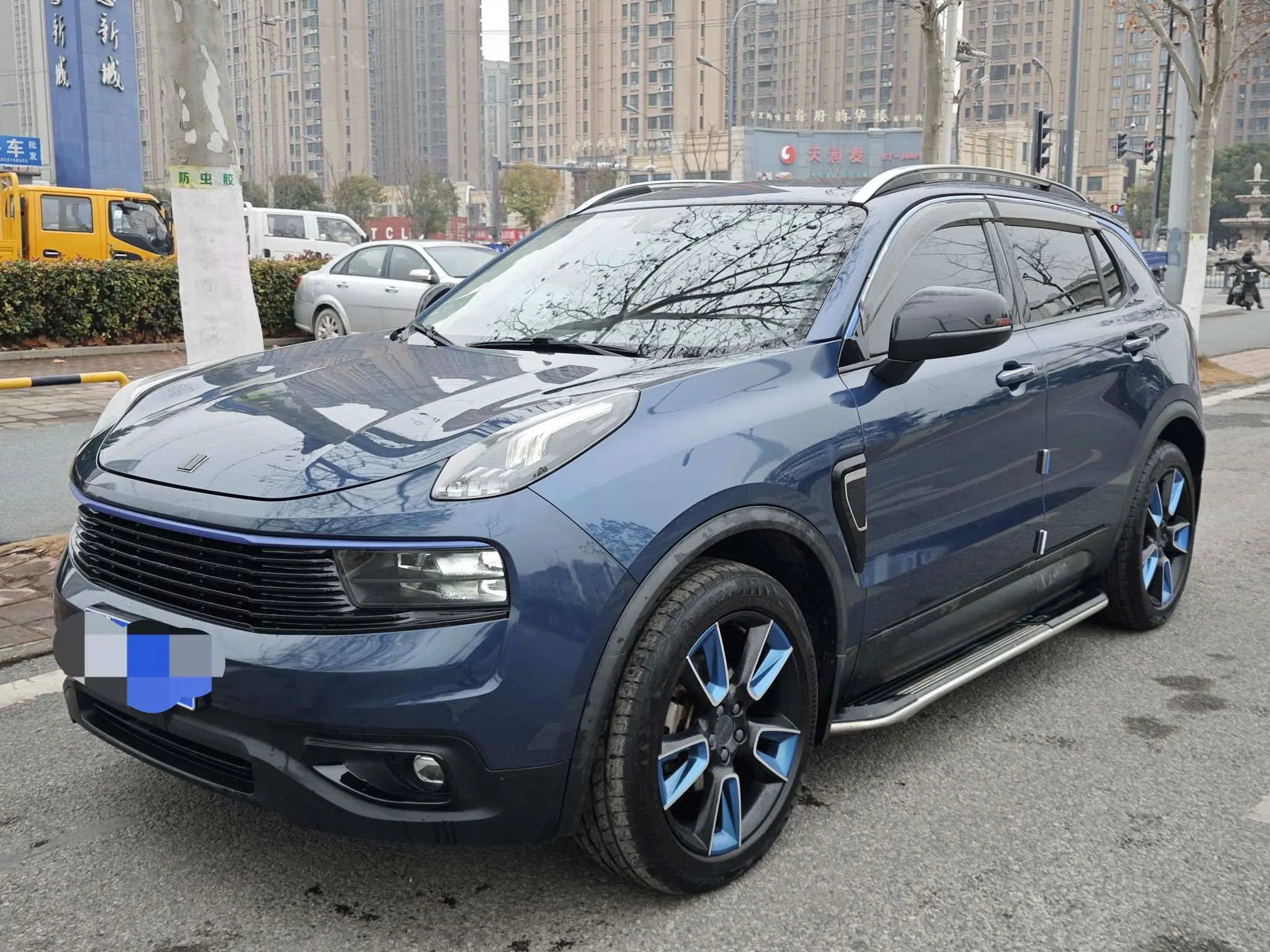 Lynk & Co 01  из Китая