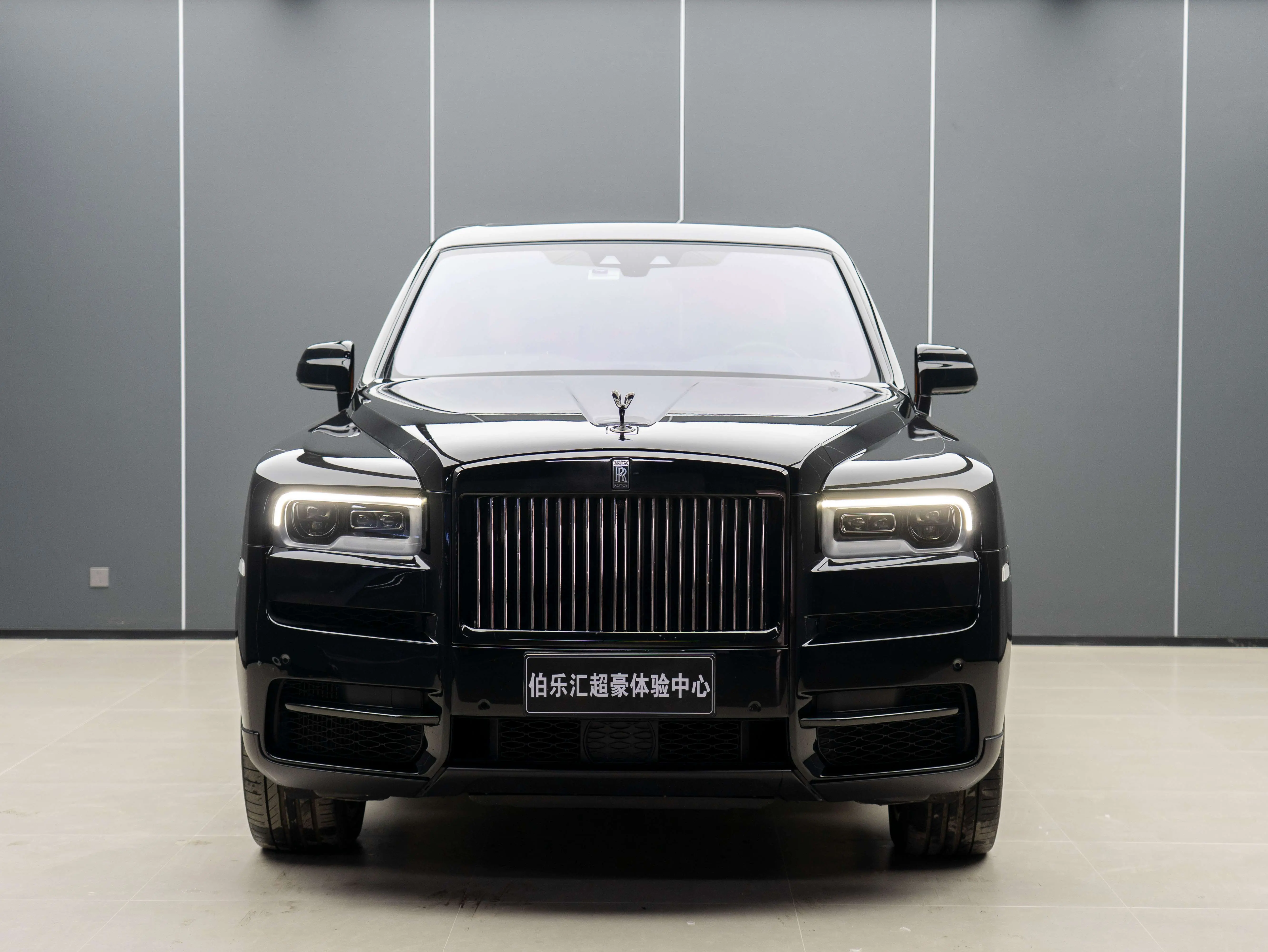 Rolls Royce Cullinan  из Китая