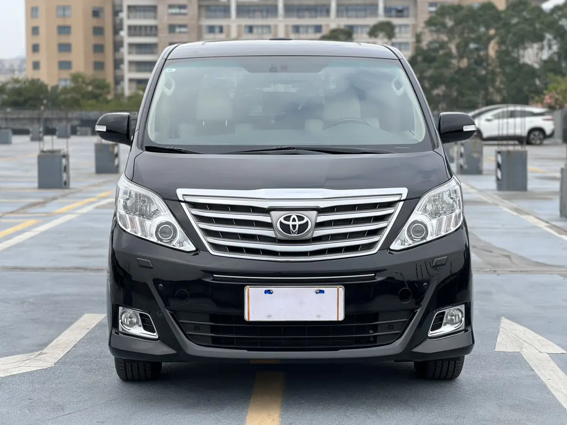 Toyota Alphard (Elfa)  из Китая