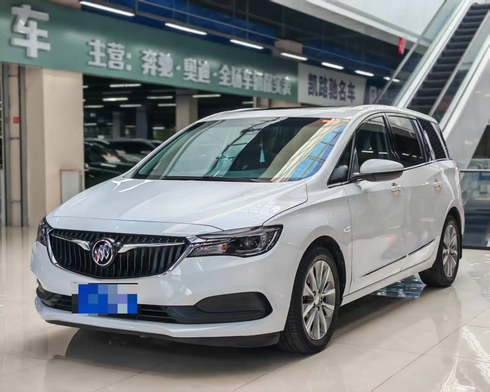 Buick GL6  из Китая