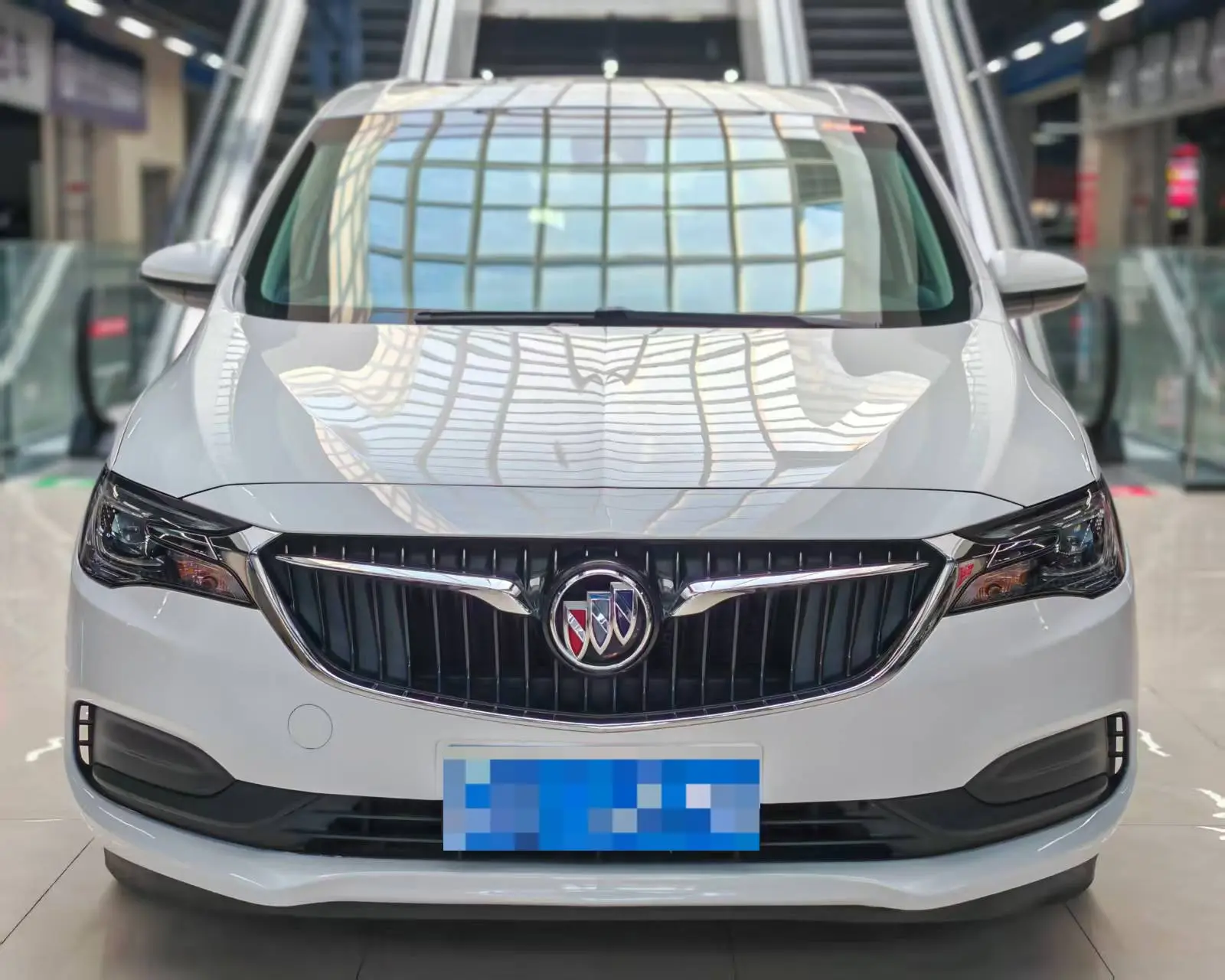 Buick GL6  из Китая