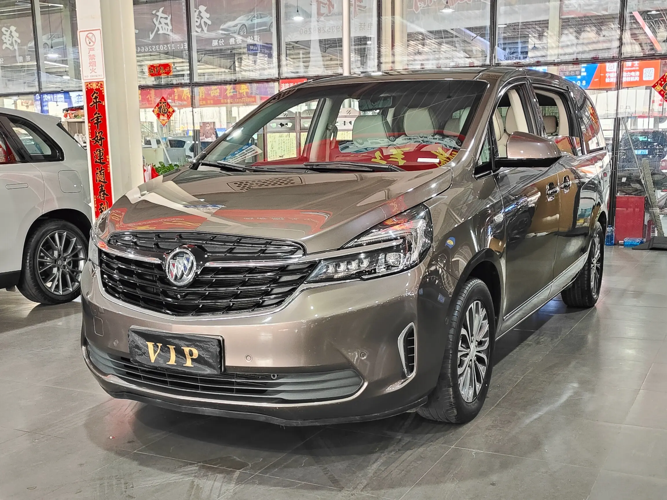 Buick GL8  из Китая