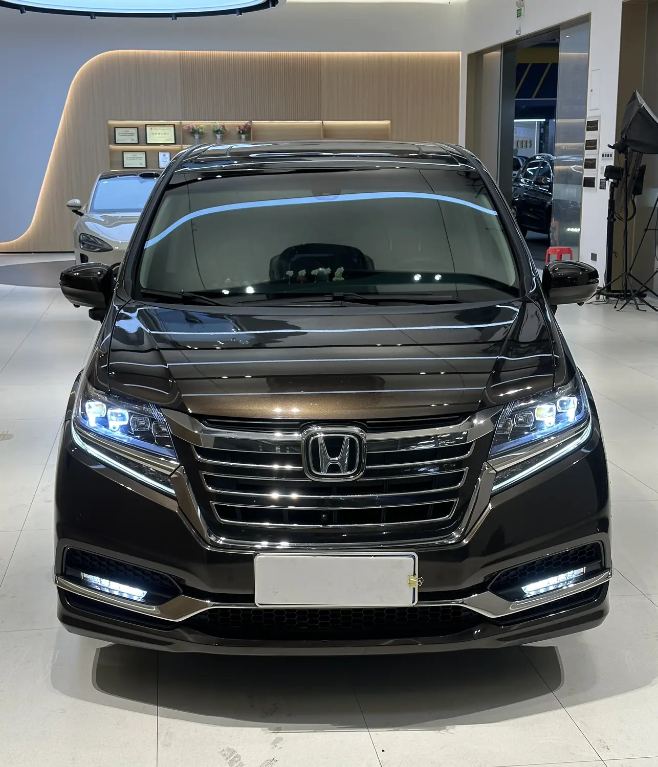 Honda Elysion (Alison)  из Китая