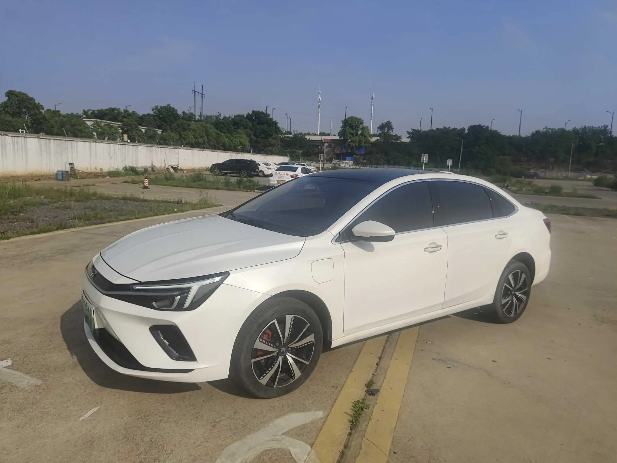 Rising Auto Feifan ER6  из Китая