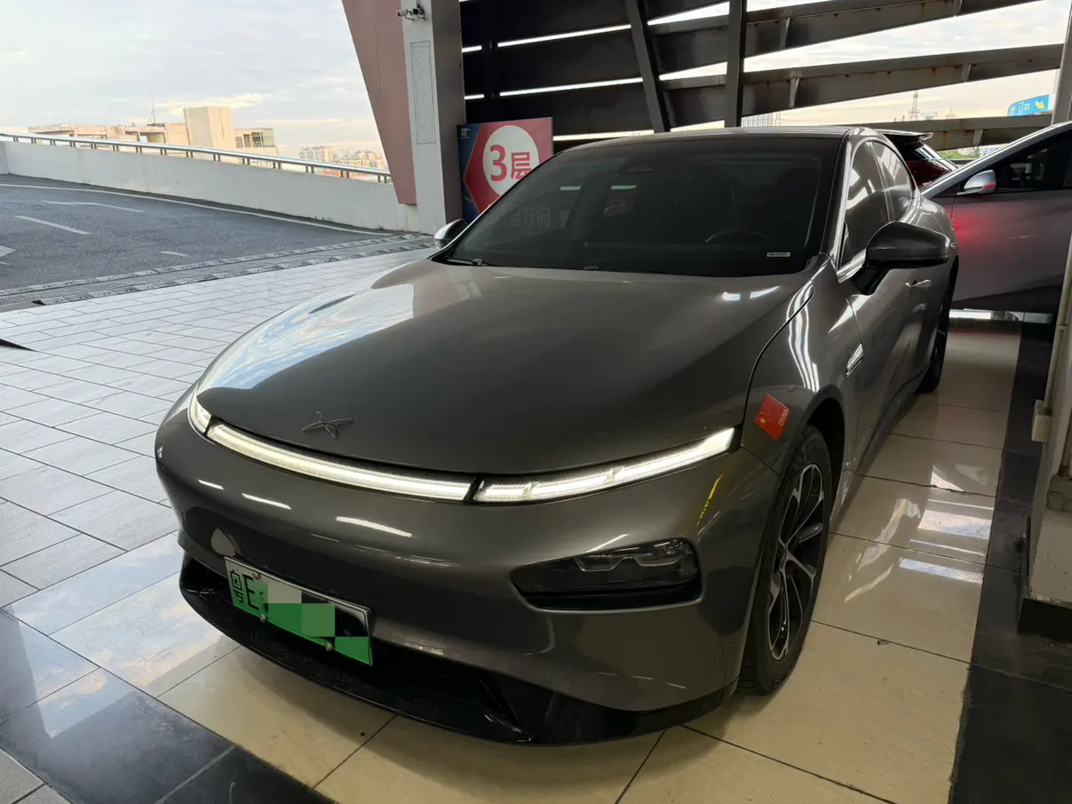 Xpeng P7  из Китая