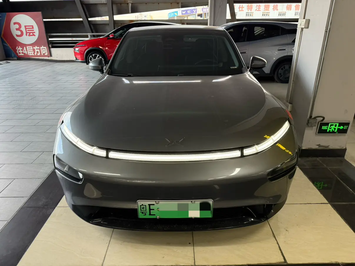 Xpeng P7  из Китая