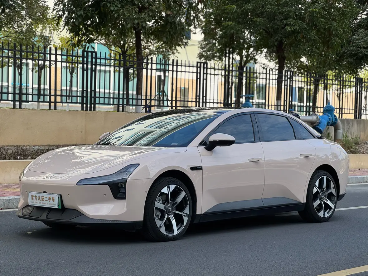 Xpeng Xiaopeng MONA M03  из Китая