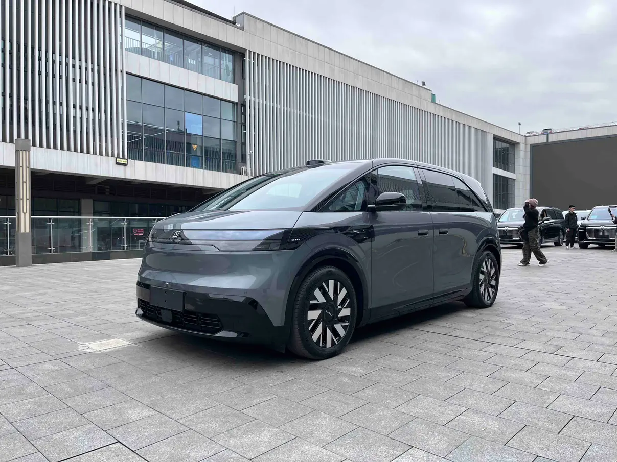 ZEEKR MIX  из Китая