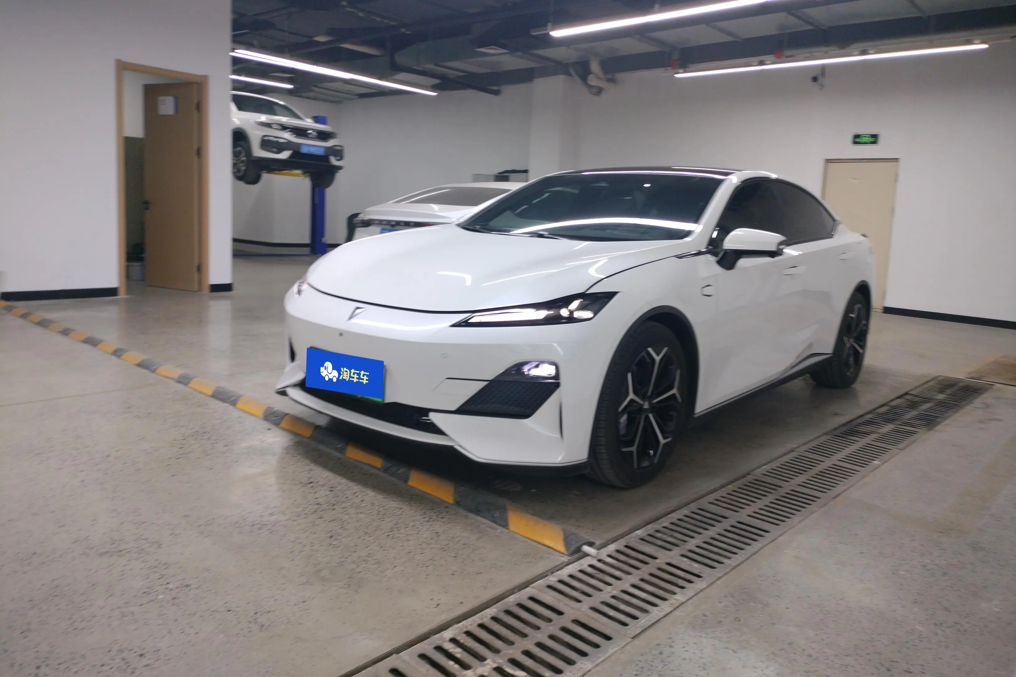 Deepal Dark blue SL03  из Китая