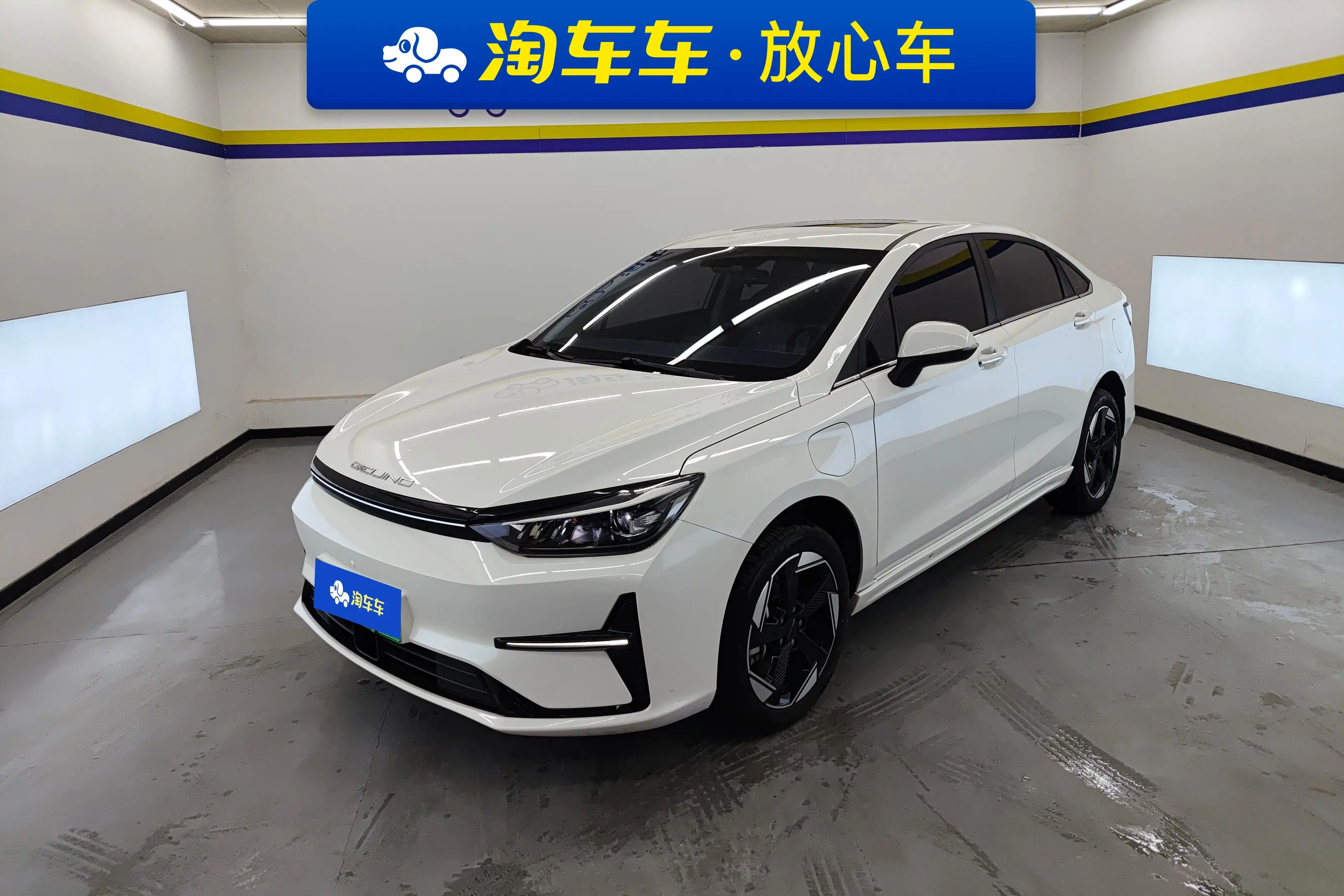 BAIC Beijing EU5 PLUS  из Китая