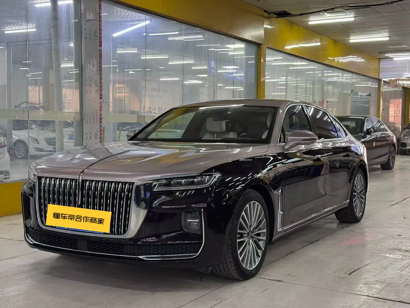 Hongqi H9  из Китая