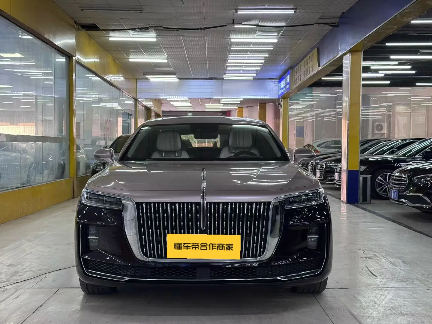 Hongqi H9  из Китая