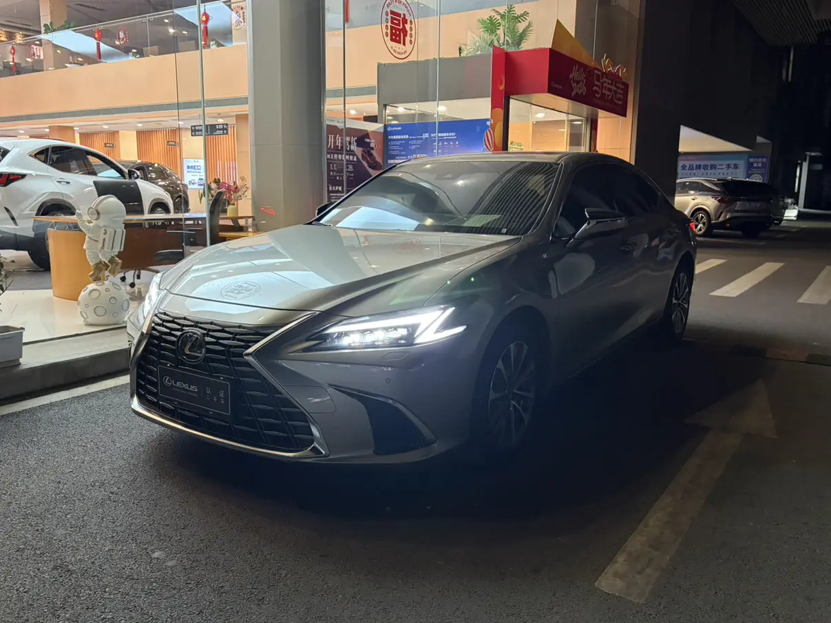 Lexus ES  из Китая