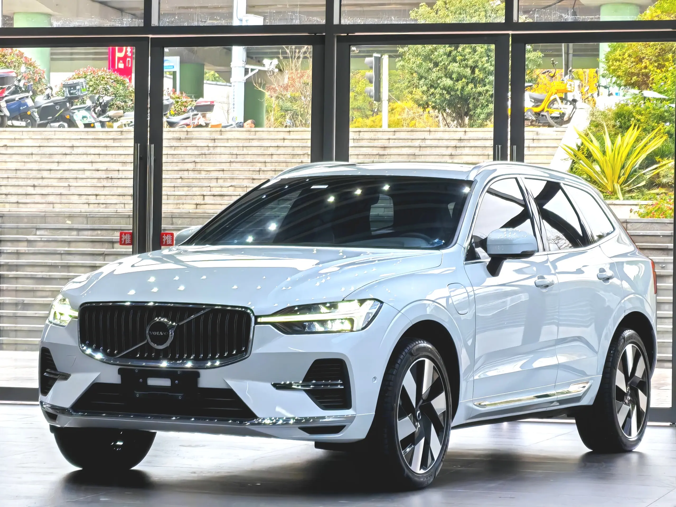 Volvo XC60 PHEV  из Китая