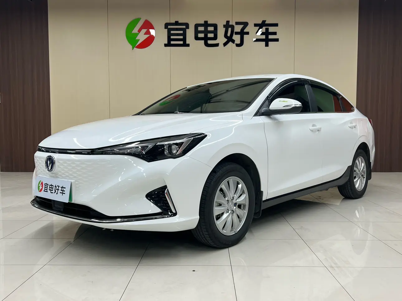 Changan Eado EV  из Китая