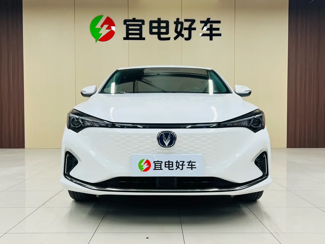 Changan Eado EV  из Китая