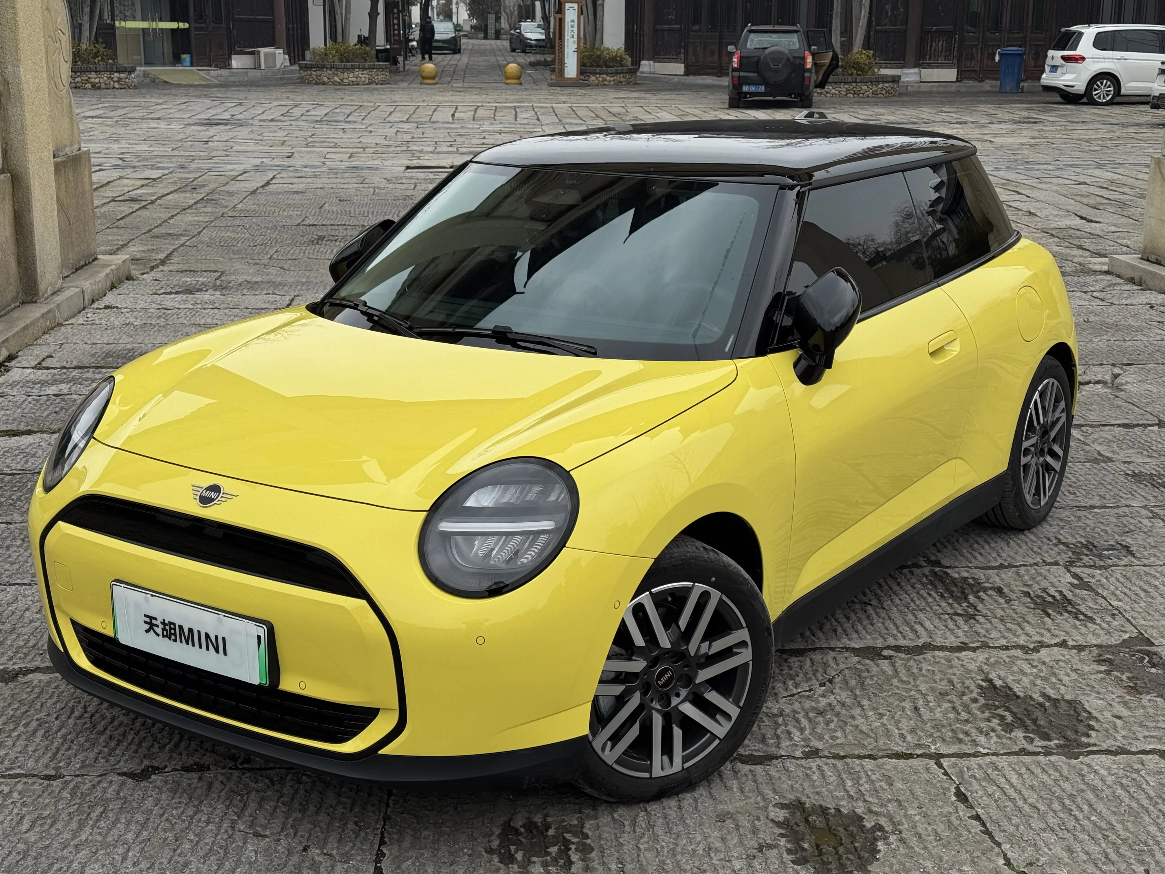 MINI ELECTRIC  COOPER  из Китая