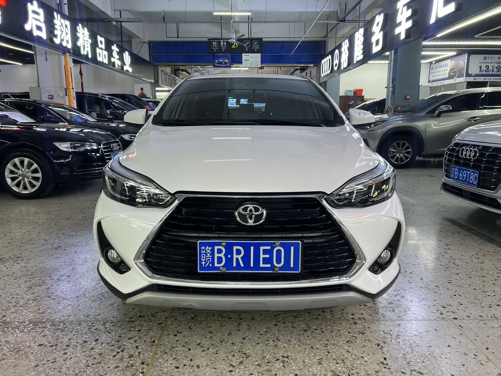 Toyota Yaris L  из Китая