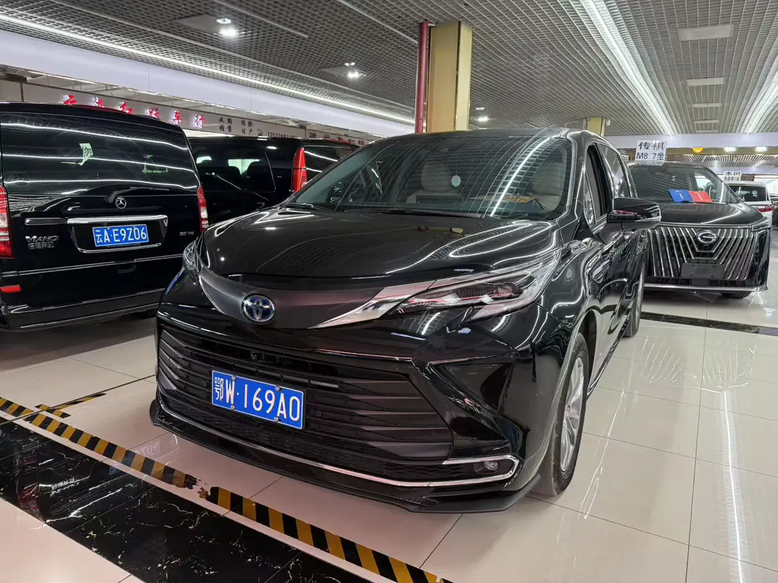 Toyota Sienna  из Китая