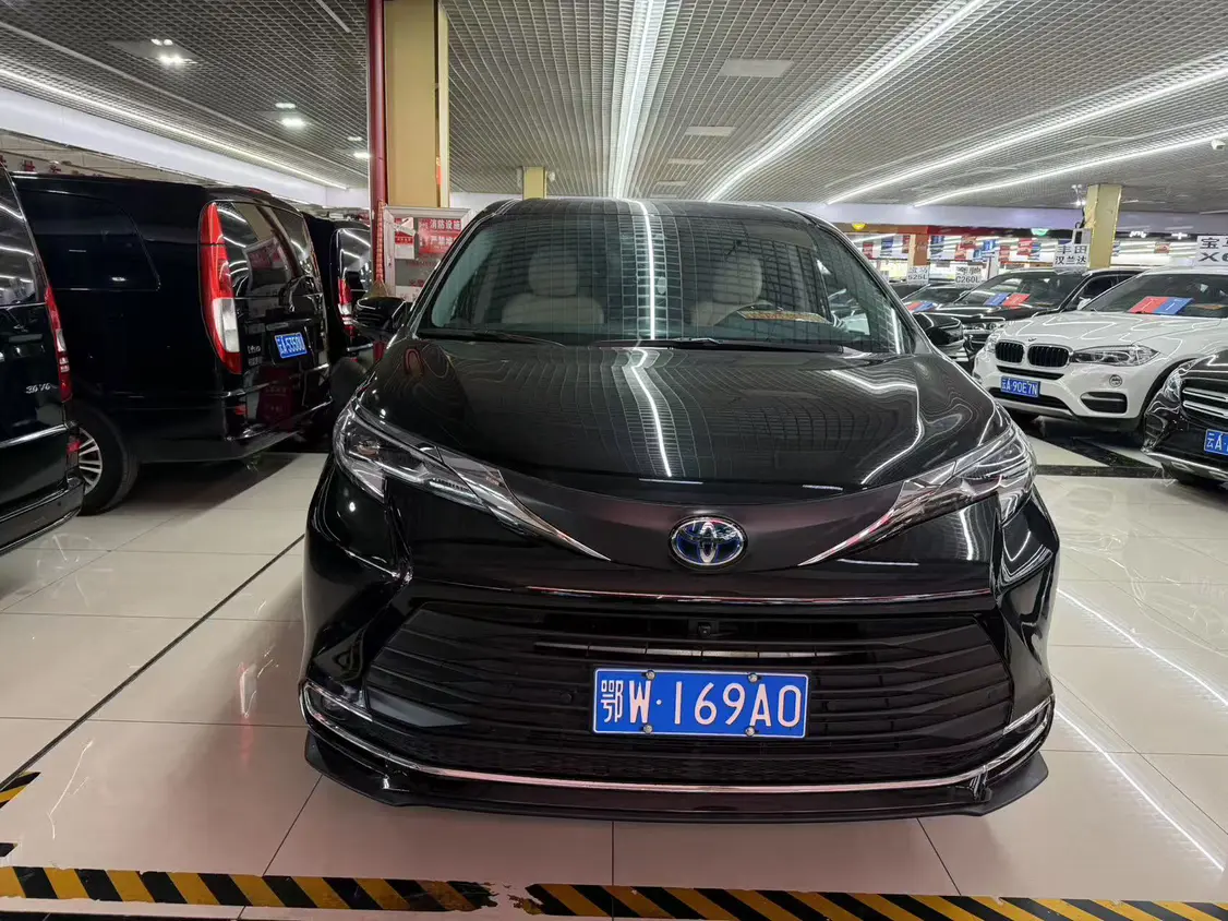 Toyota Sienna  из Китая