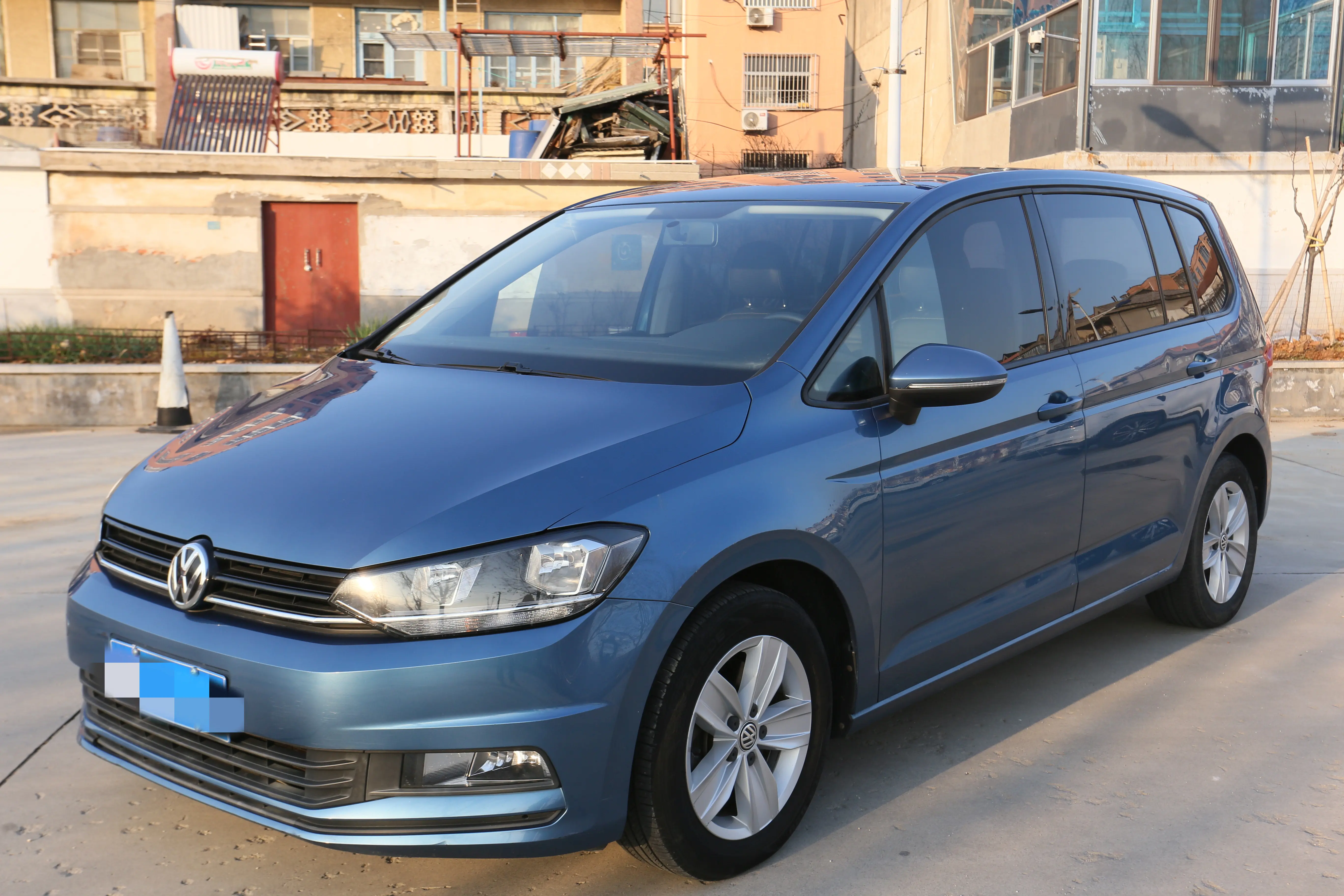 Volkswagen Touran L  из Китая