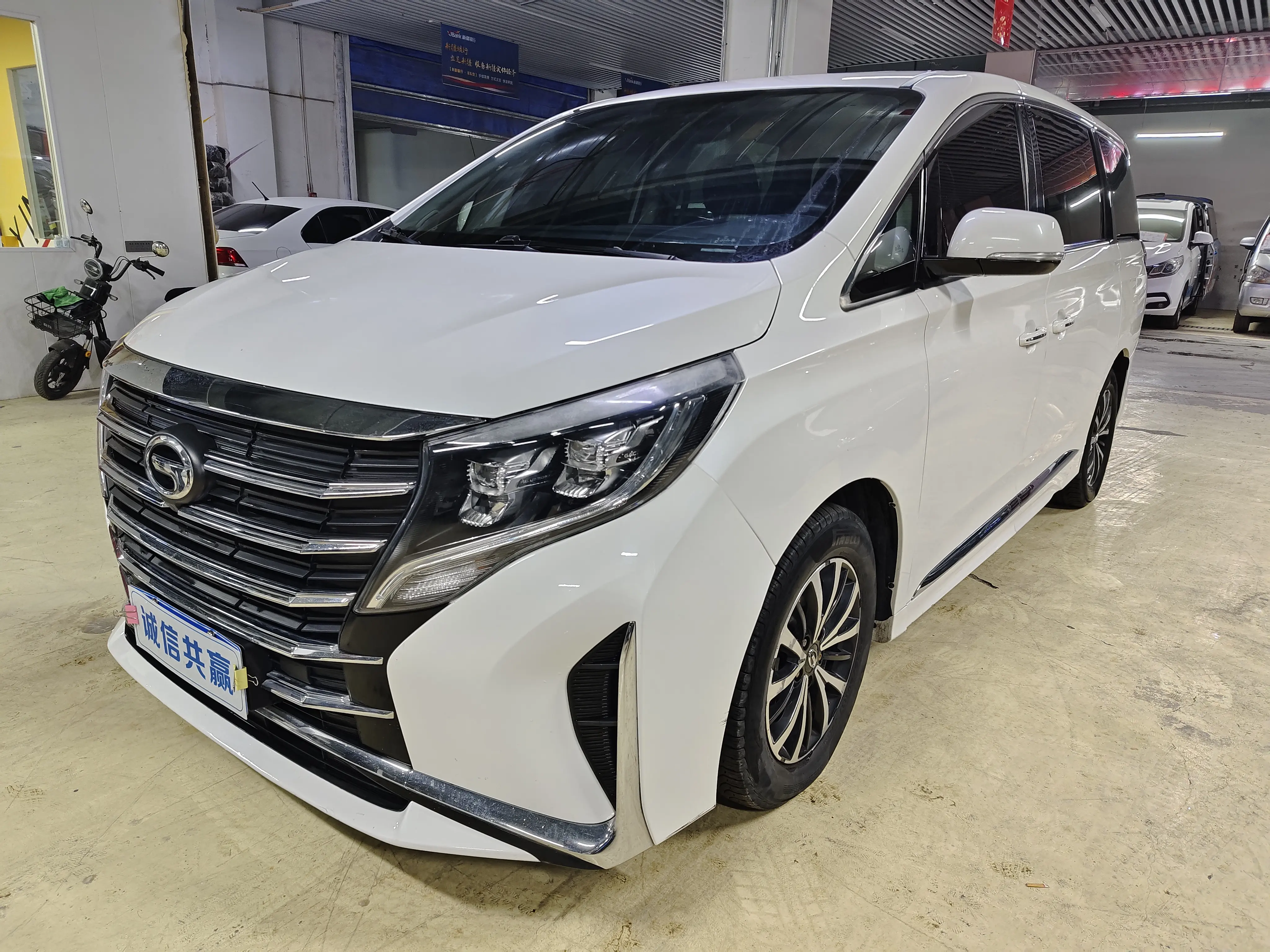 GAC Trumpchi M8  из Китая
