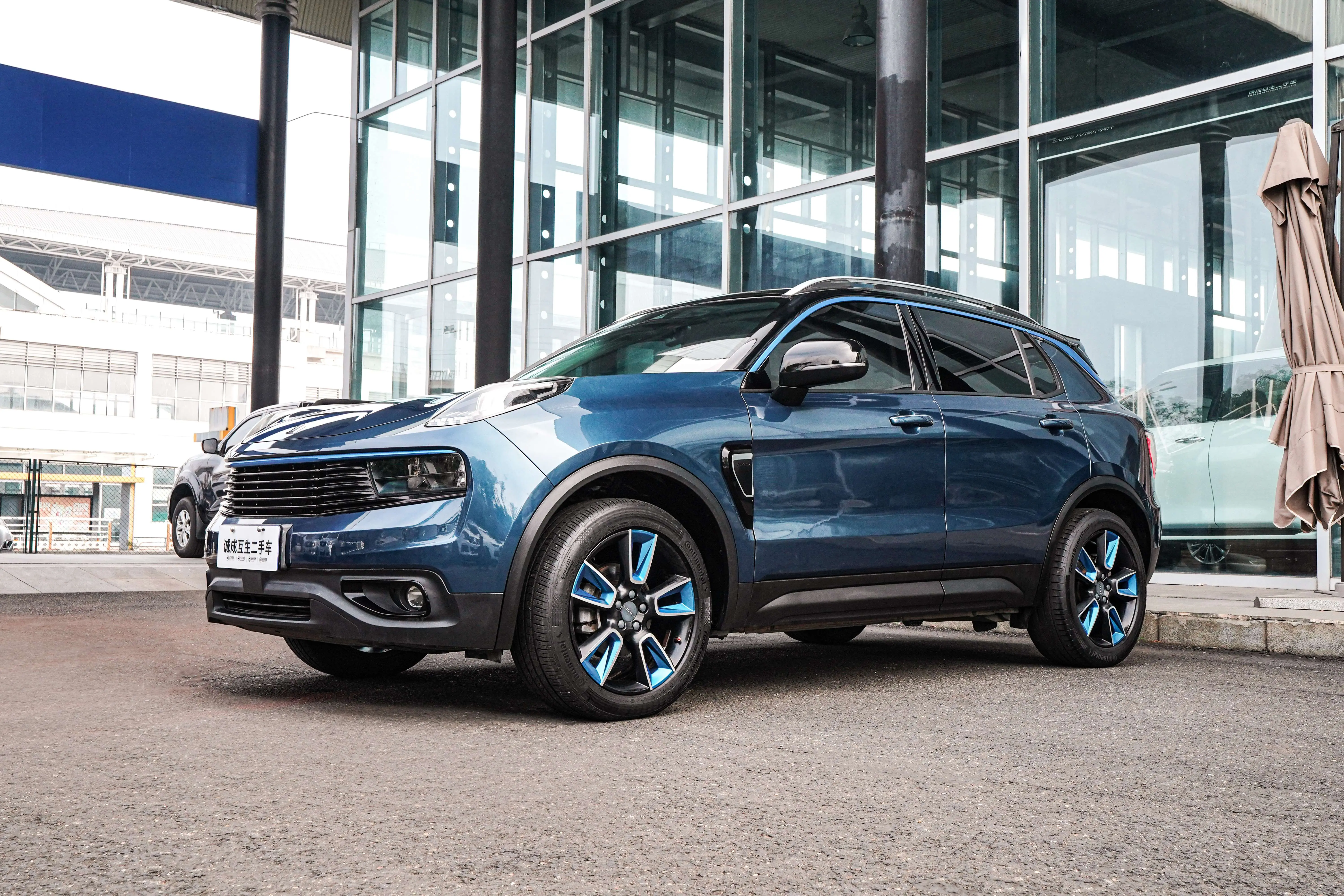 Lynk & Co 01  из Китая