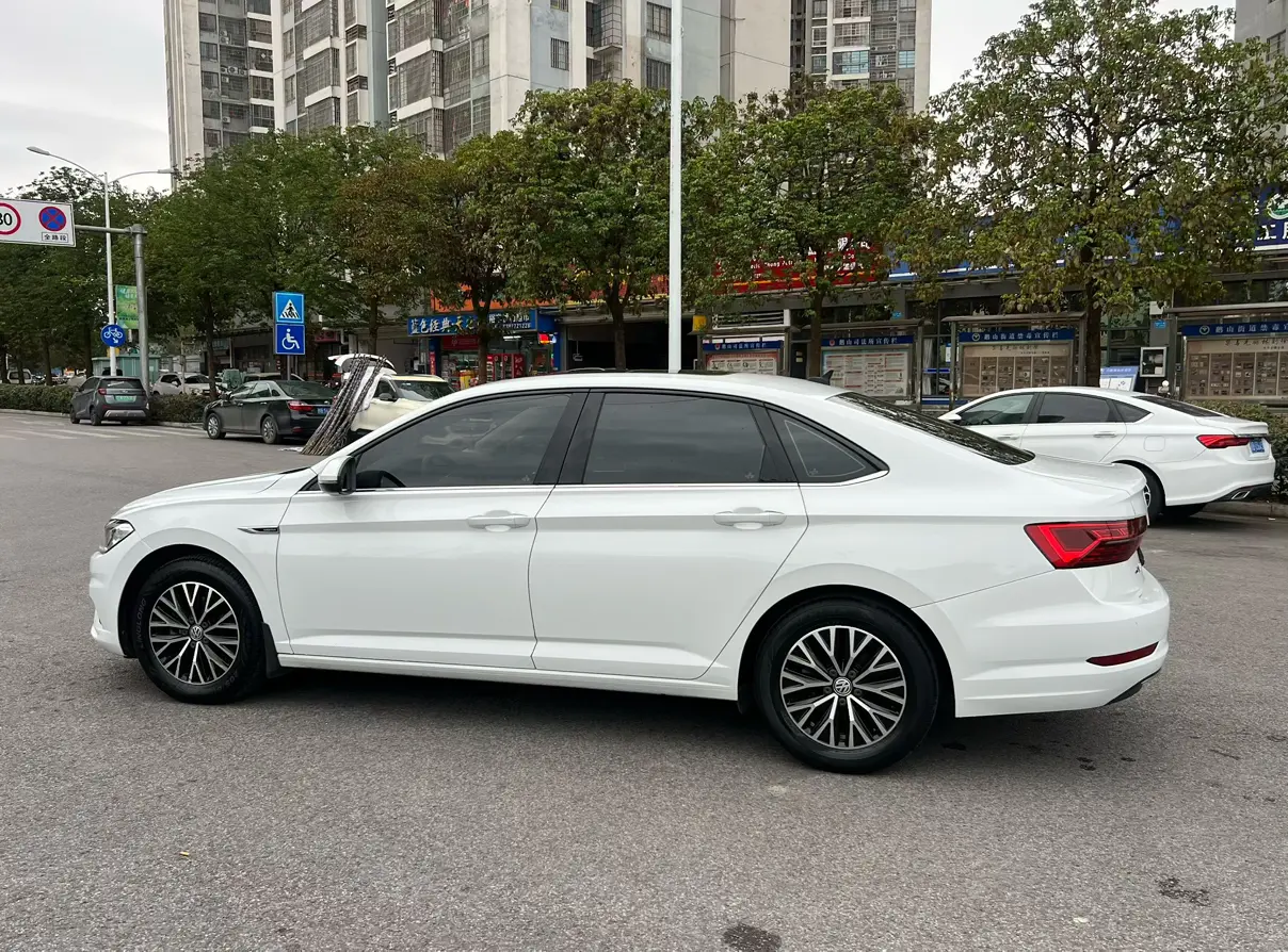 Volkswagen Sagitar  из Китая