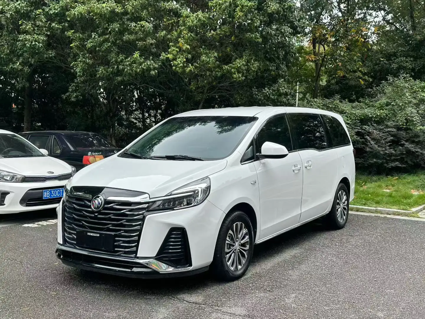 Buick GL8  из Китая