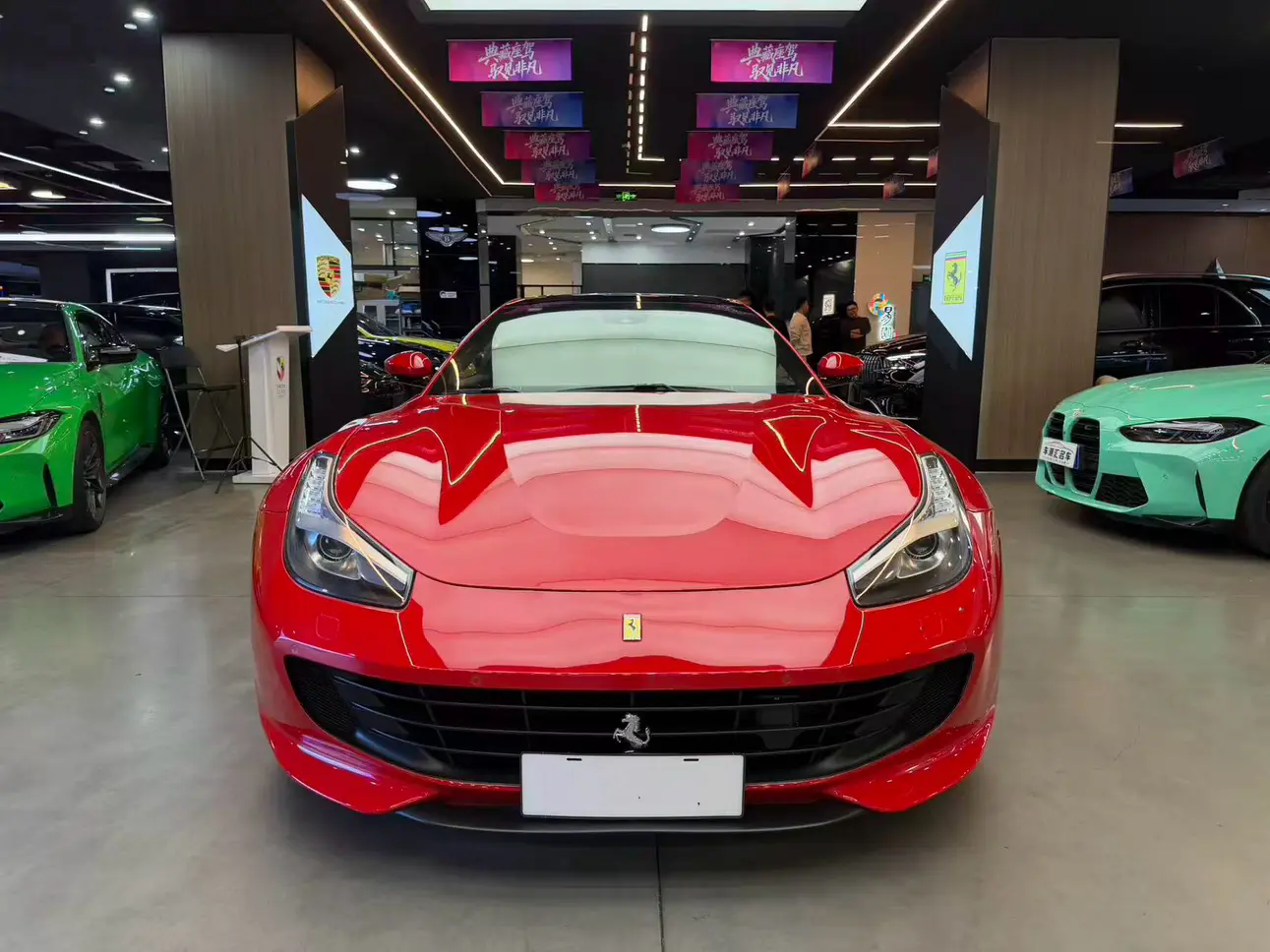 Ferrari GTC4Lusso  из Китая