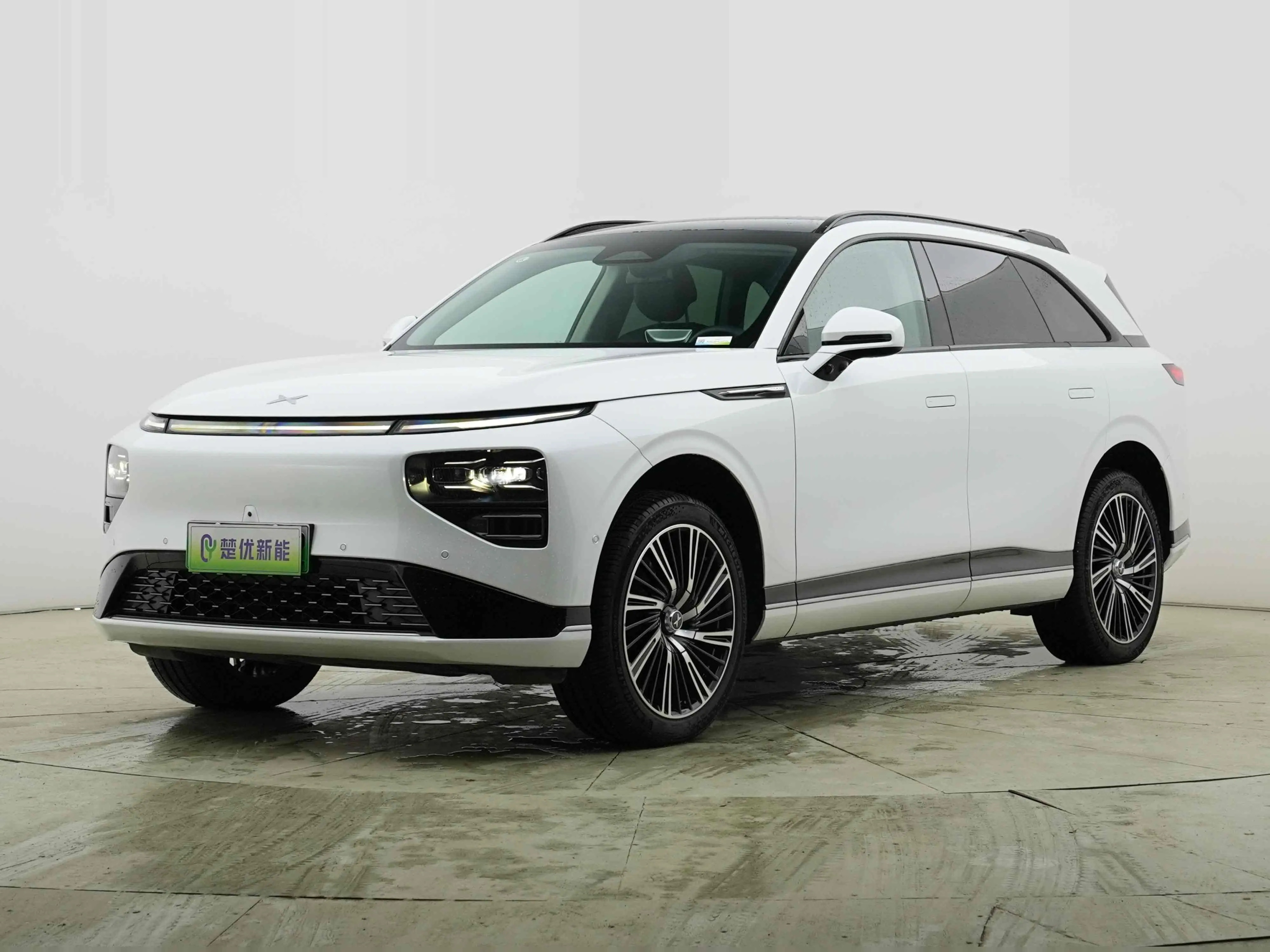 Xpeng G9  из Китая