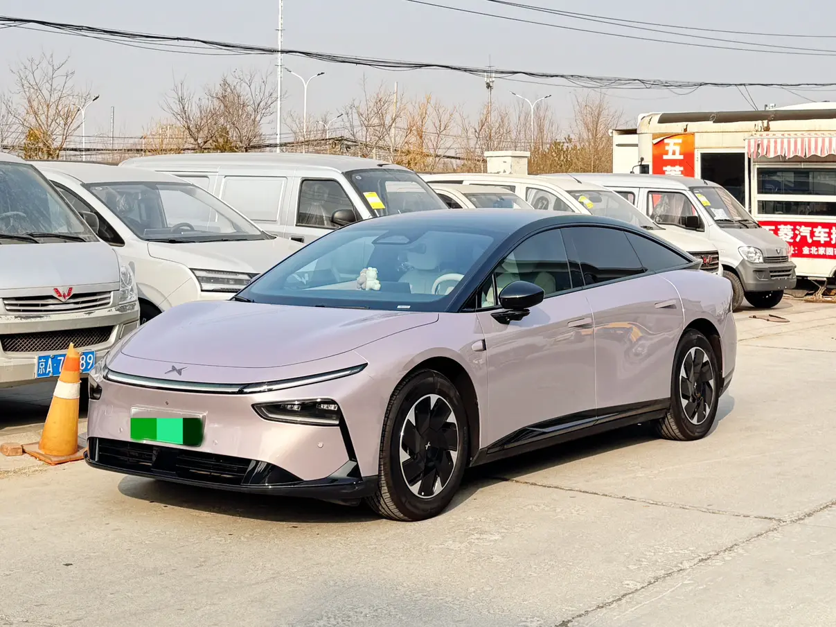 Xpeng P7+  из Китая