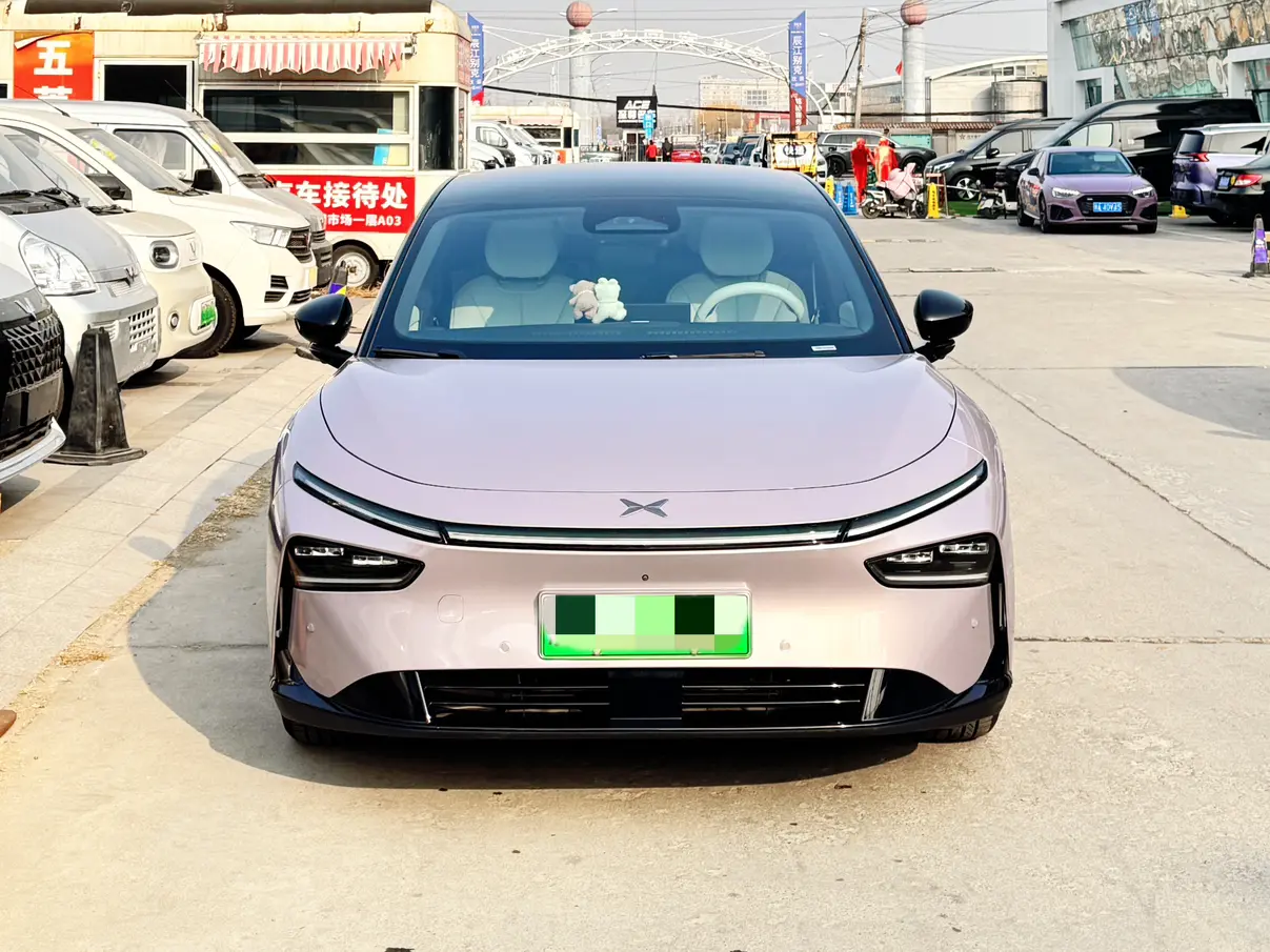 Xpeng P7+  из Китая