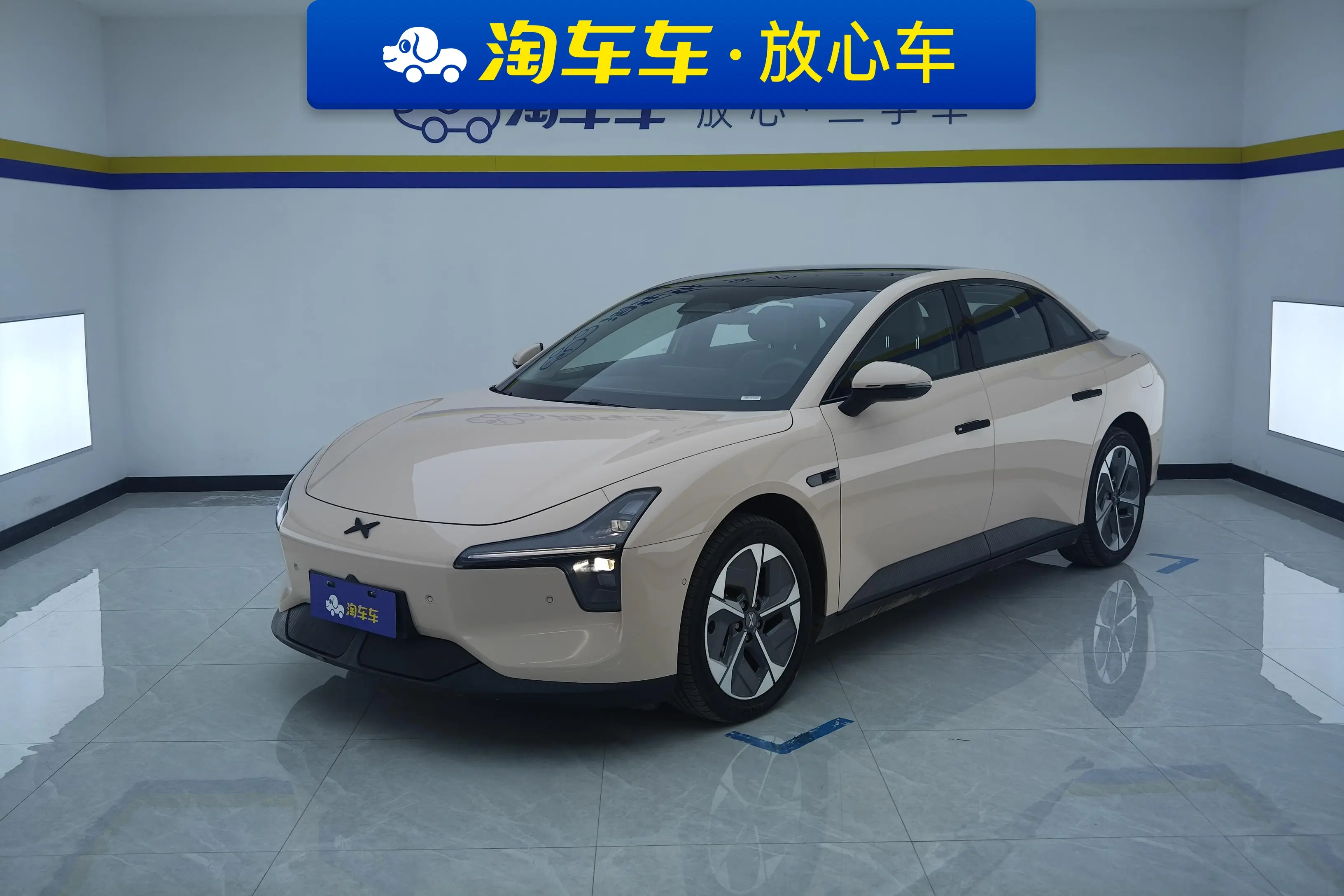 Xpeng Xiaopeng MONA M03  из Китая