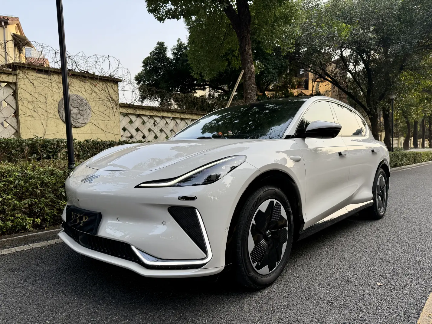 Zhiji LS7  из Китая