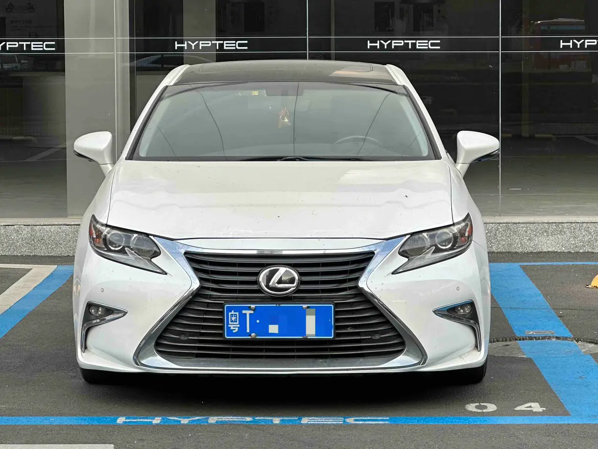 Lexus ES  из Китая