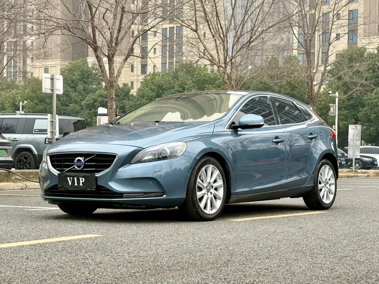 Volvo V40  из Китая