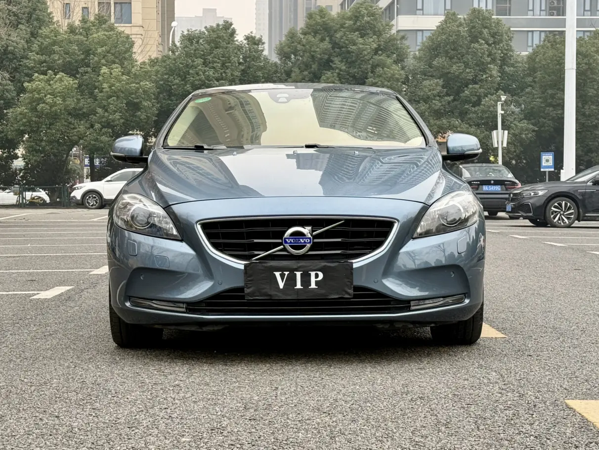 Volvo V40  из Китая