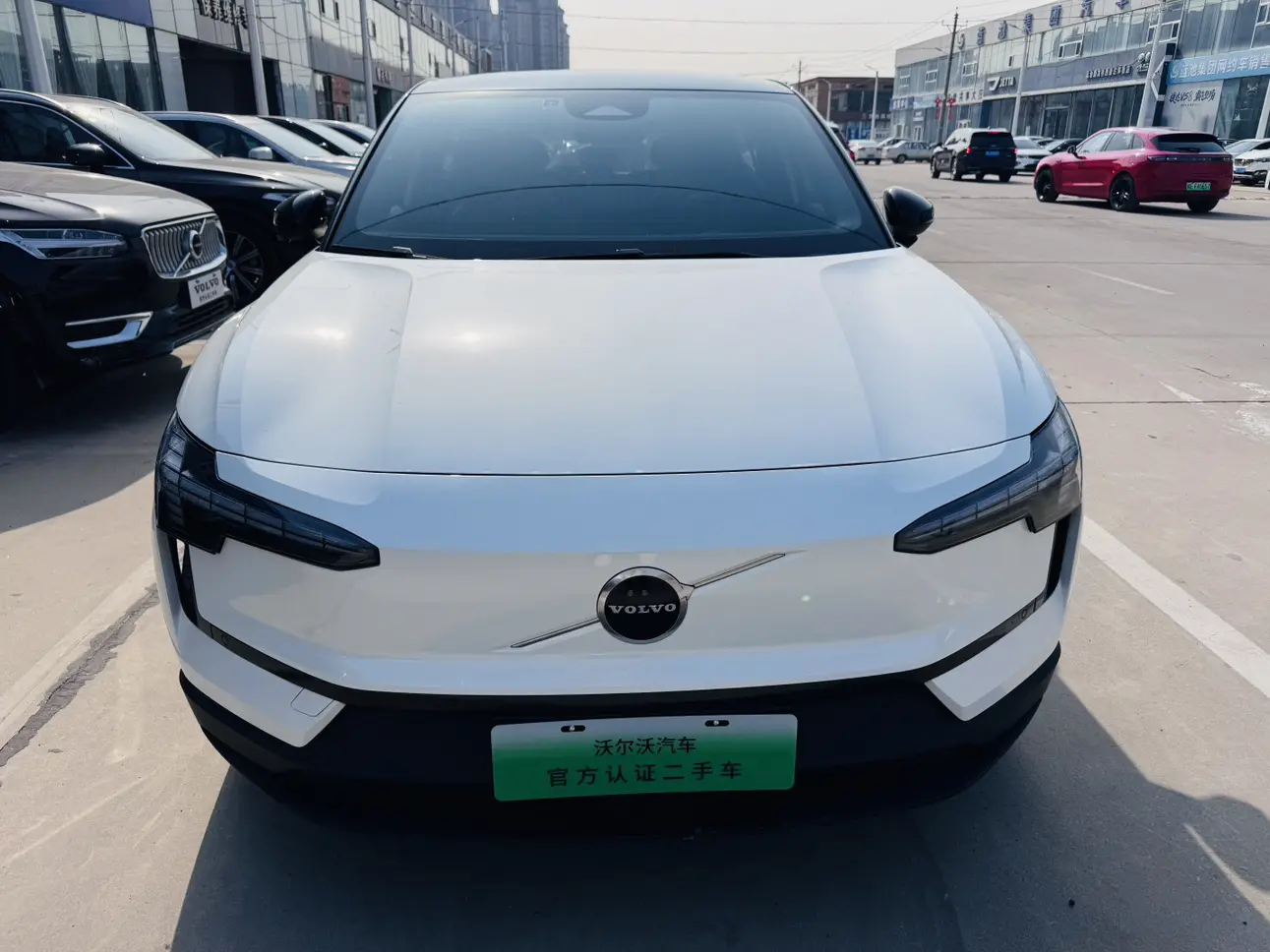 Volvo EX30  из Китая