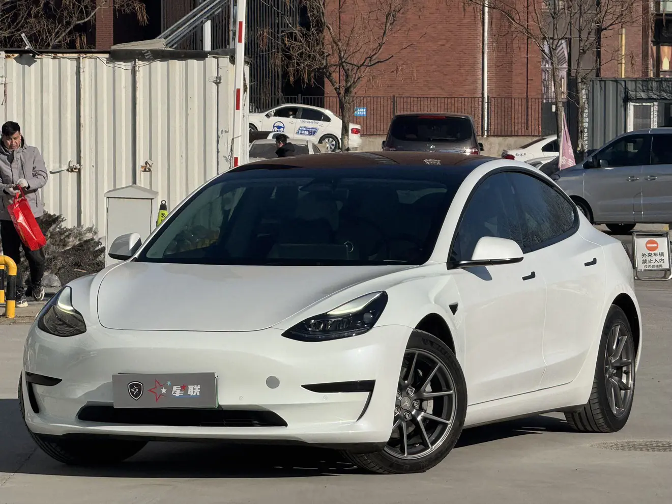 Tesla Model 3  из Китая