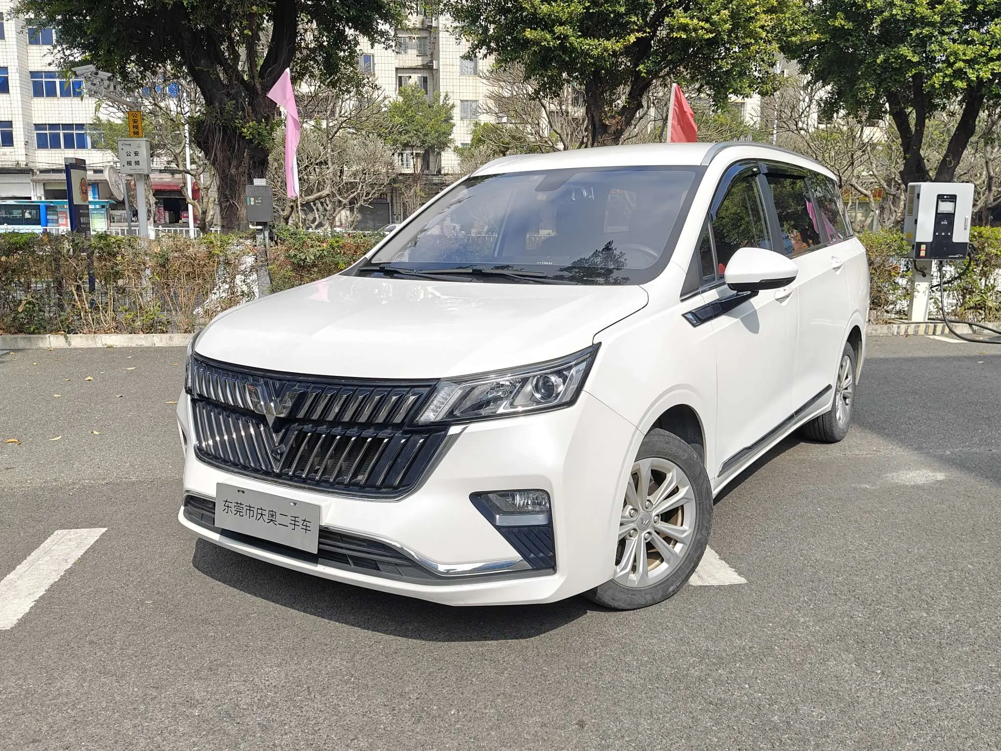 Wuling Jiachen  из Китая
