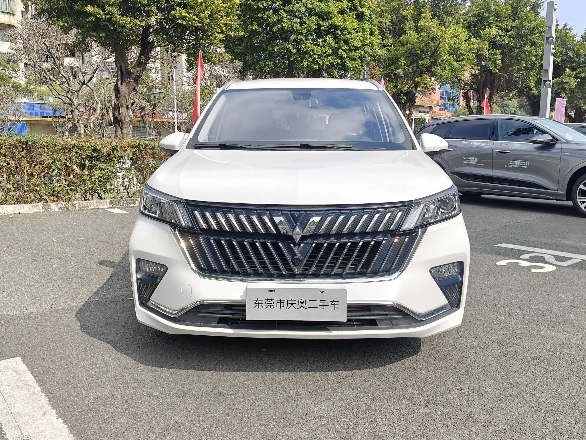 Wuling Jiachen  из Китая