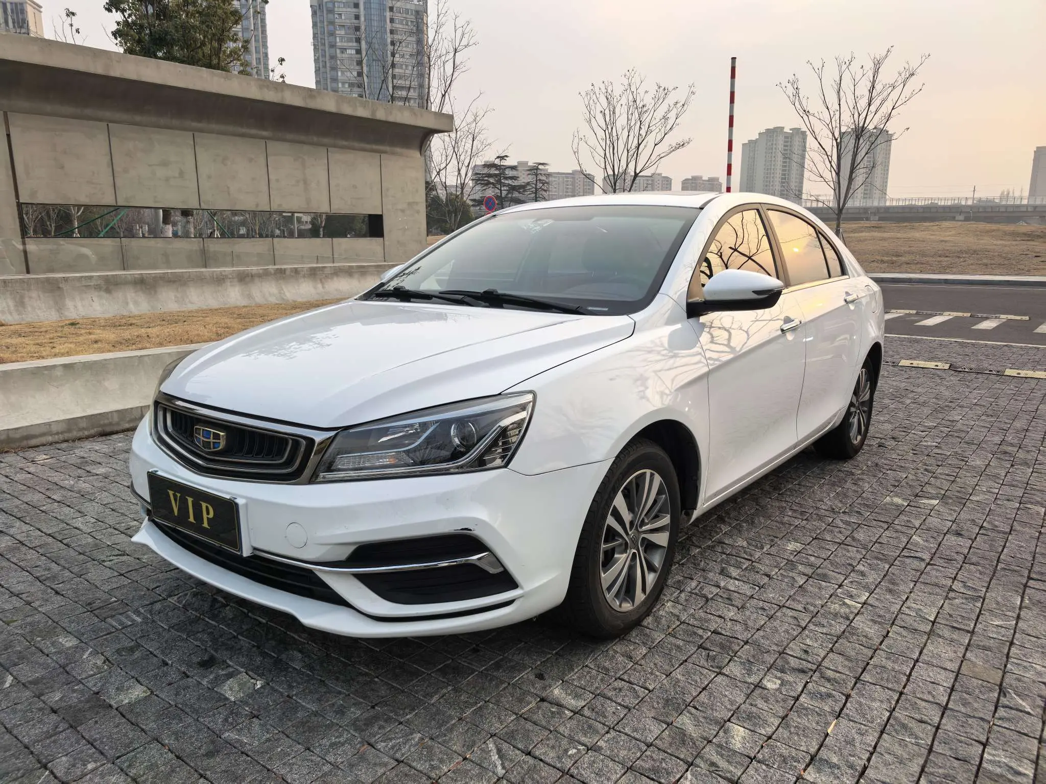 Geely Emgrand  из Китая