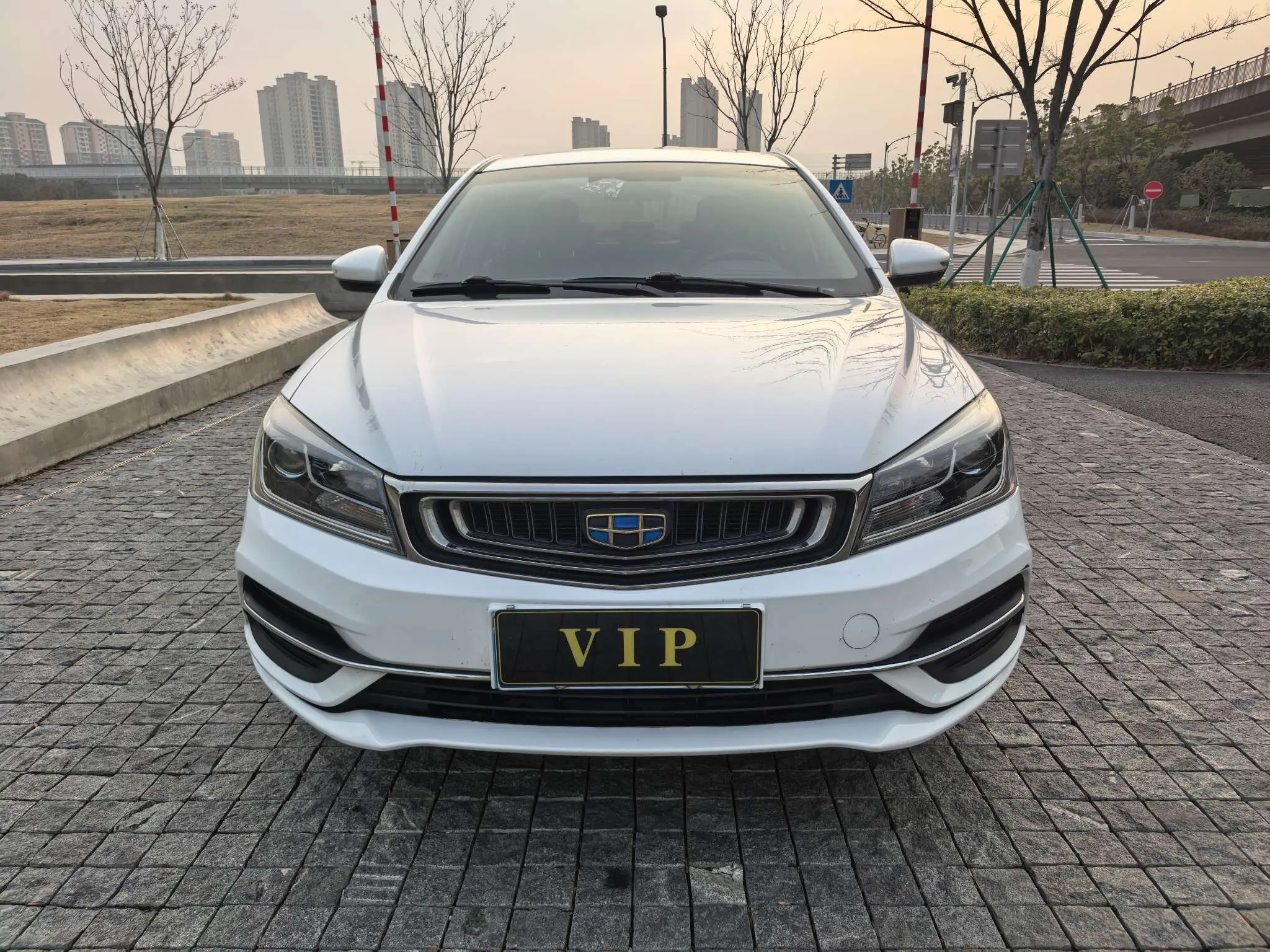 Geely Emgrand  из Китая